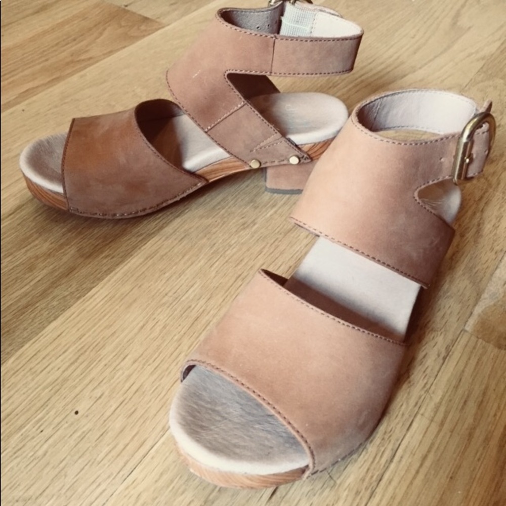 Dansko Minka nubuck sandal in Camel